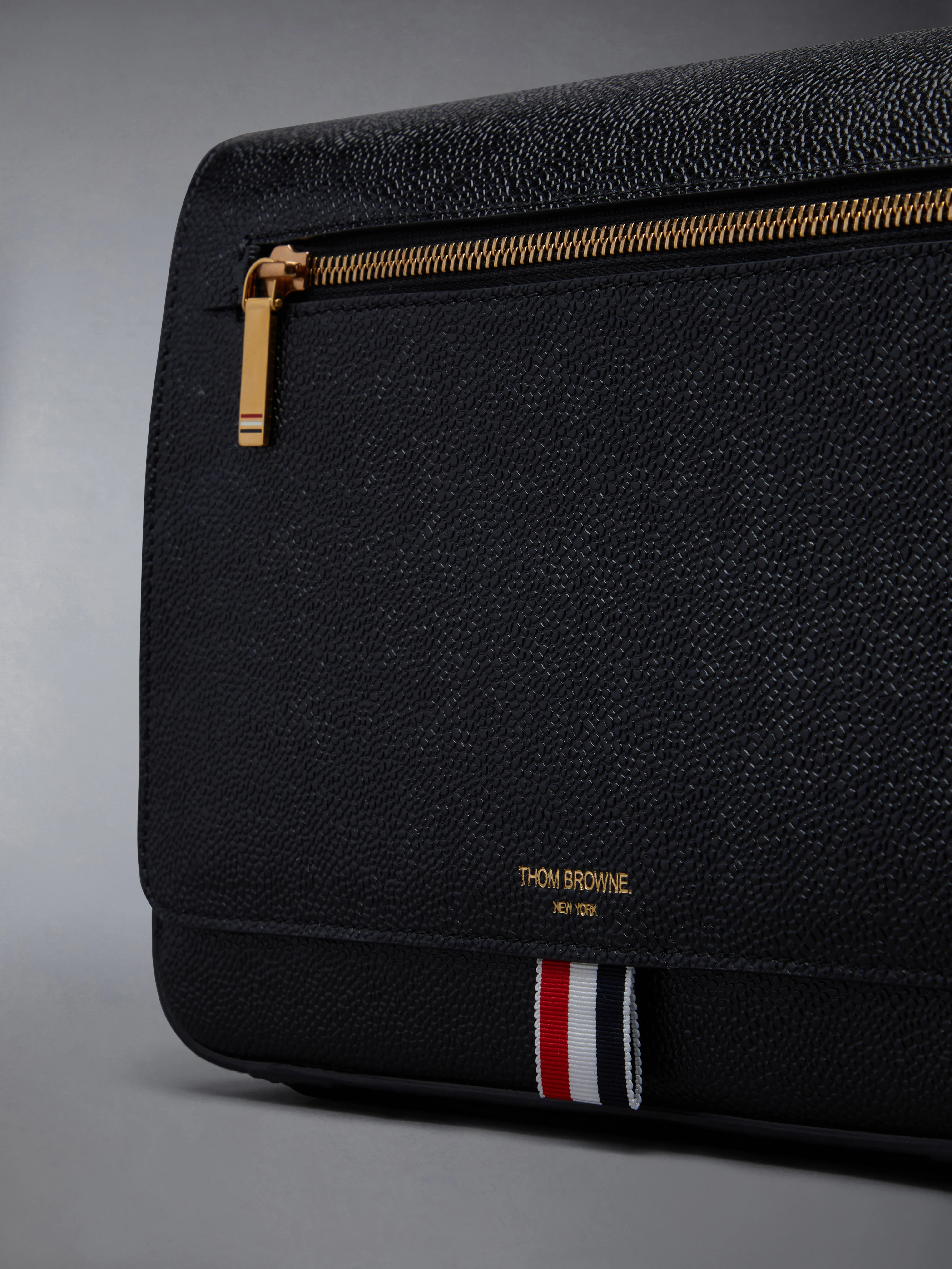 PEBBLE GRAIN REPORTER BAG - Image 6