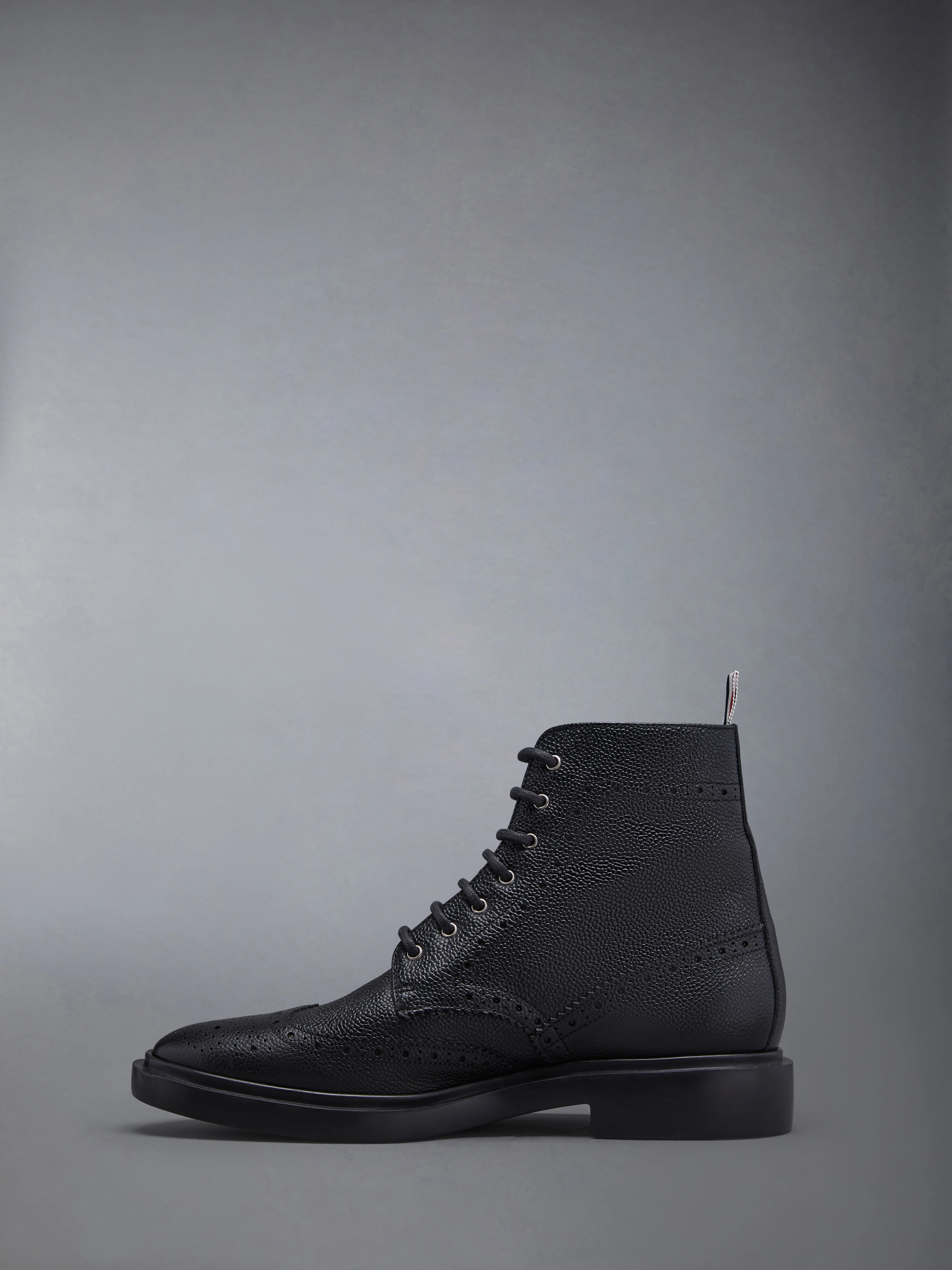 PEBBLE GRAIN RUBBER SOLE CLASSIC WINGTIP BOOT - Image 3